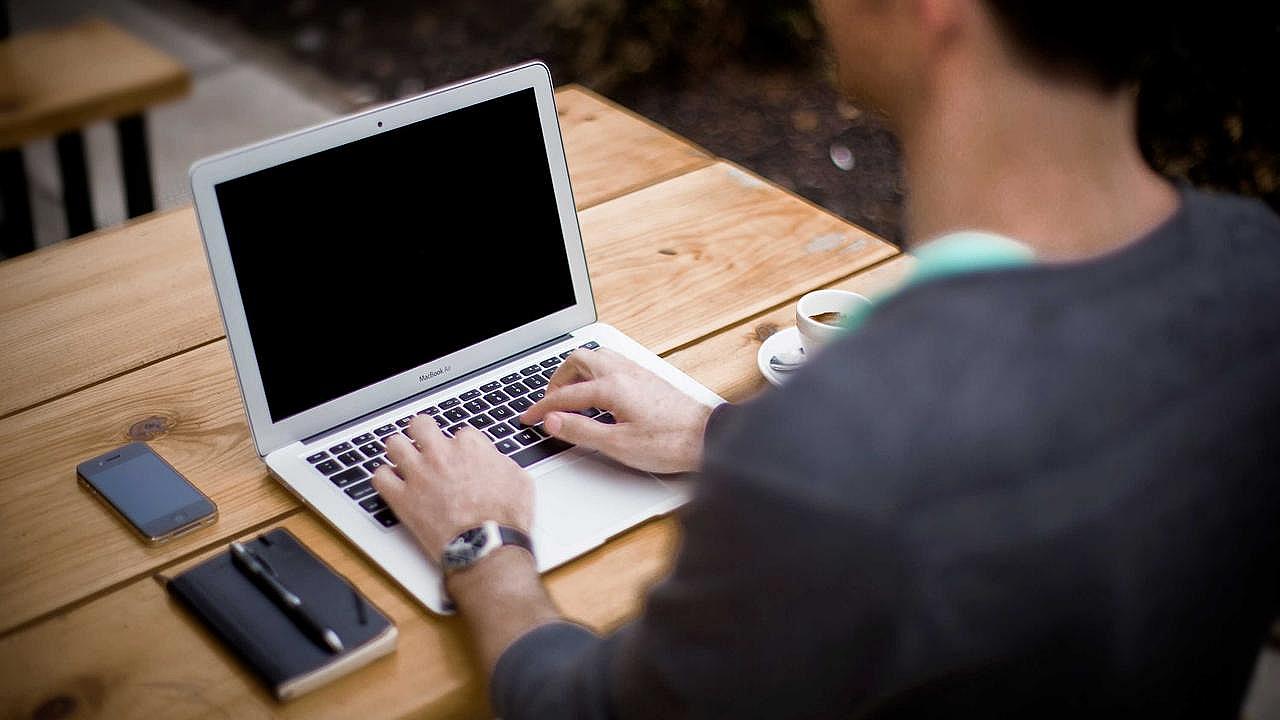 Imagine reprezentativă pentru articolul „Building Modern Web Applications with Laravel and Filament”